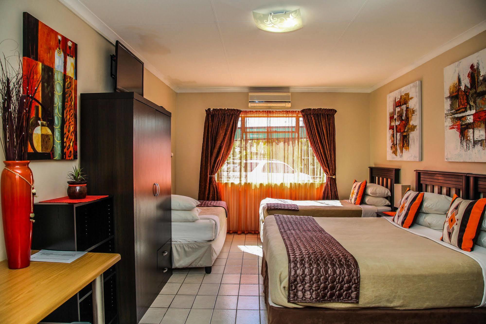 Aber Jetz Guesthouse Понгола Екстериор снимка