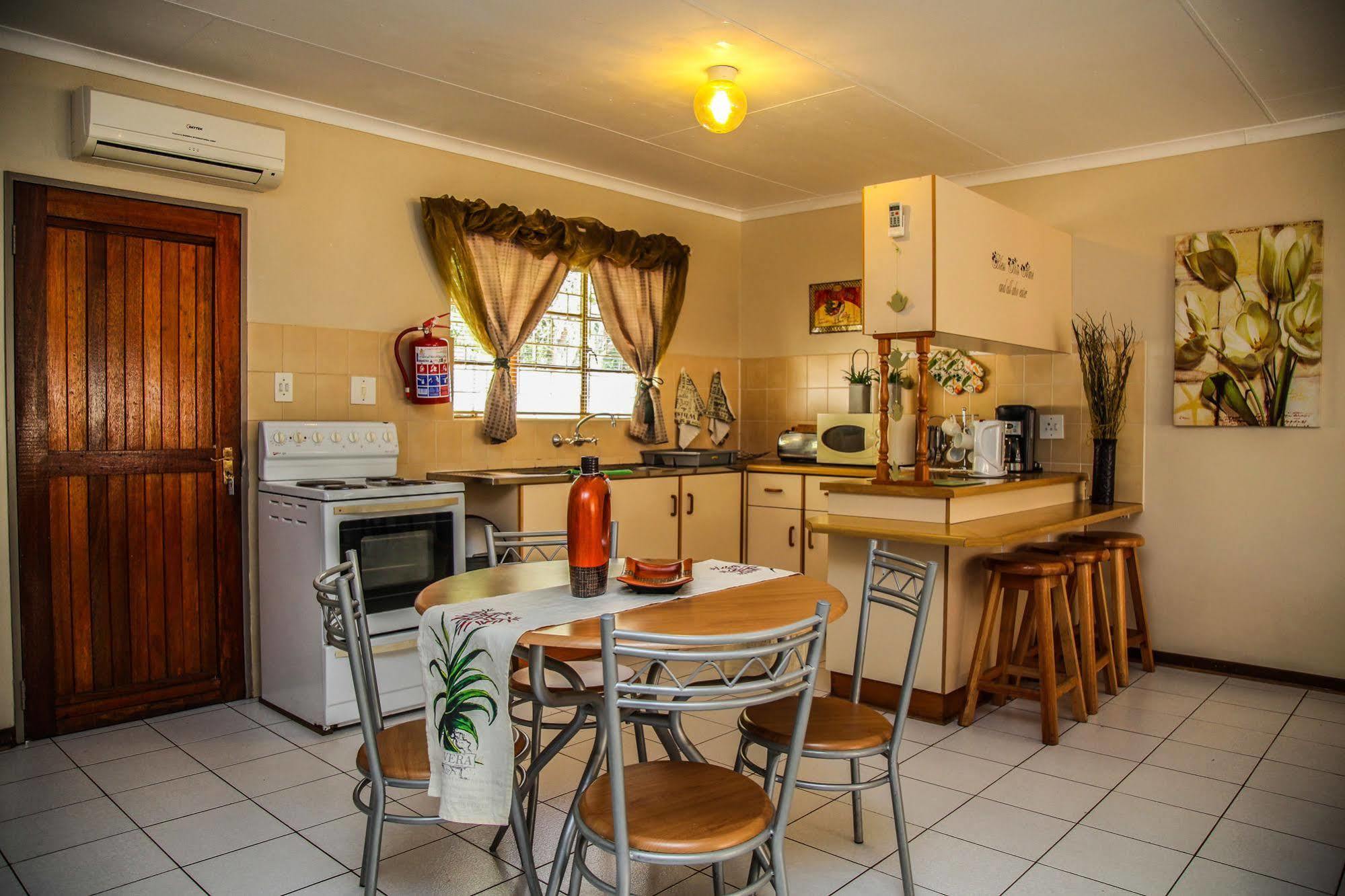 Aber Jetz Guesthouse Понгола Екстериор снимка